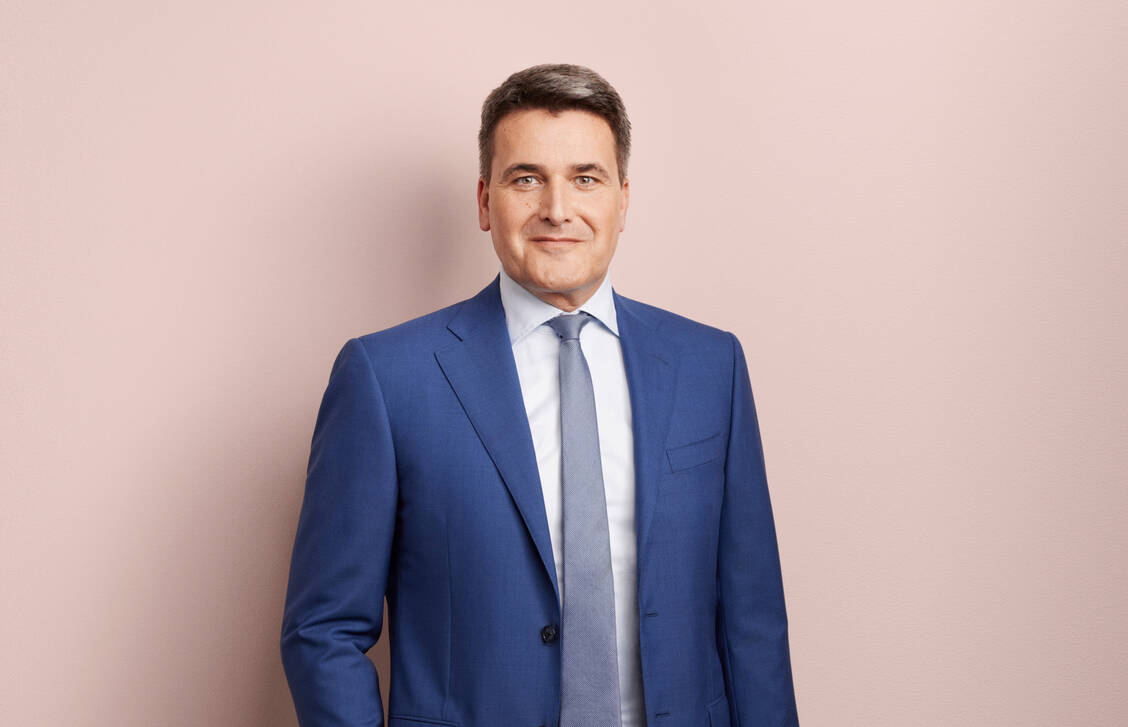 Sanacorp-Chef Patrick Neuss unterstützt die Proteste der Apothekerschaft am 23. März 2026. / © Sanacorp/Oliver Jung