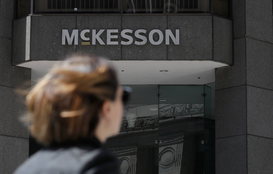 Der US-Pharmagroßhändler McKesson will sich unbestätigten Meldungen zufolge von seinem Europageschäft trennen.  / Foto: picture alliance/AP Photo