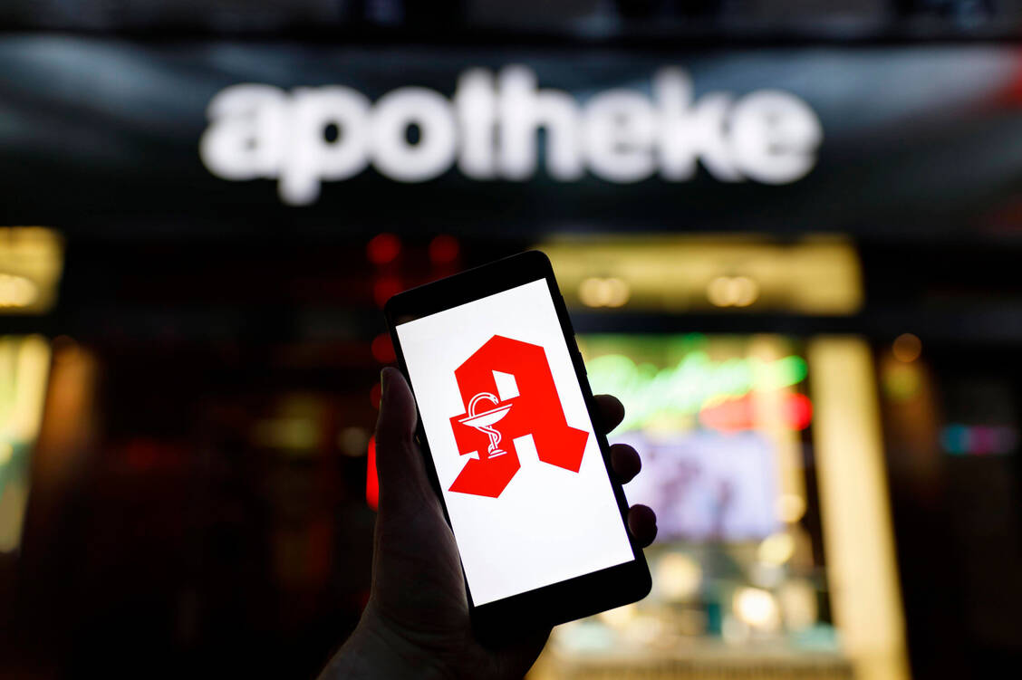 Die Vor-Ort-Apotheken sind bereit für das E-Rezept, die meisten Versicherten aber wohl noch nicht. / Foto: imago images/Future Image