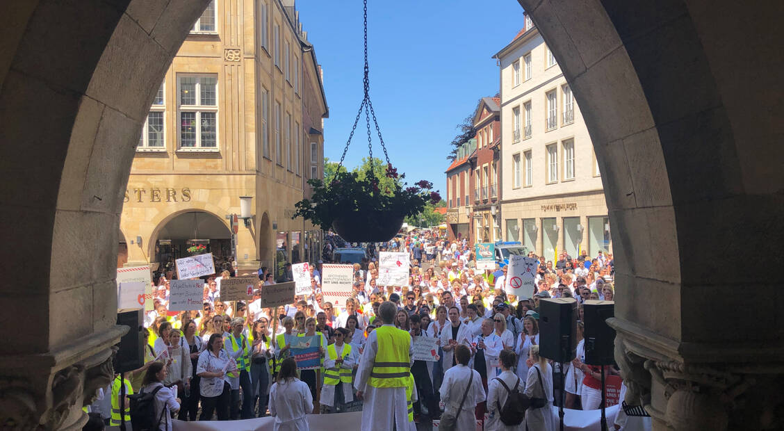 Etwa 1.000 Teilnehmer hatten sich zur Protestkundgebung auf dem Prinzipalmarkt in Münster eingefunden.  / Foto: AVWL