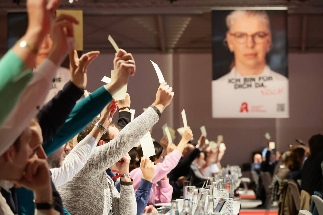 Die Hauptversammlung der deutschen Apothekerinnen und Apotheker hat sich ein neues Strategiepapier gewünscht.  / © PZ/Alois Müller