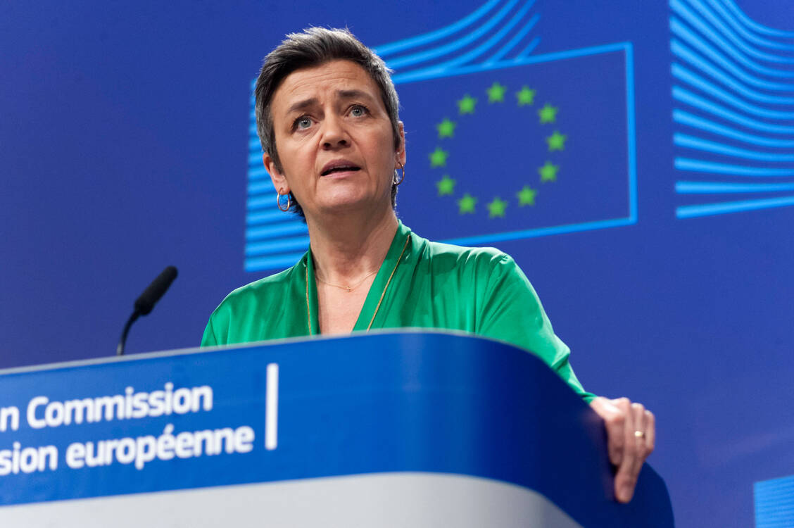 EU-Wettbewerbskommissarin Margarethe Vestager wertet die heutige Entscheidung als starkes Signal an andere große Pharmahersteller,  die europäischen Gesundheitssysteme nicht mit überhöhten Preisen zu strapazieren. / Foto: imago images/Le Pictorium