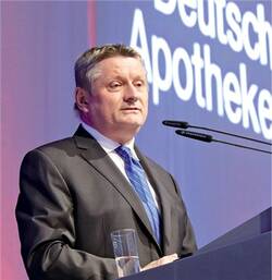 Bundesgesundheitsminister Hermann Gröhe versprach den Apothekern, sich auch nach der Wahl weiter für ein Rx-Versandverbot stark zu machen.