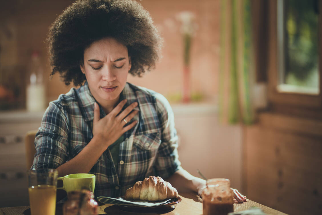 Selten werden Lactose und Fructose überhaupt nicht vertragen. Eine Dosisreduktion hilft meist. / Foto: Getty Images/skynesher