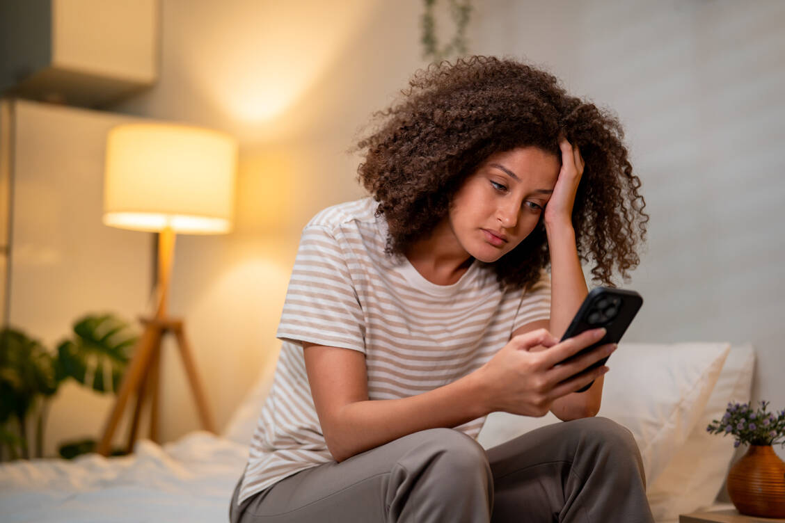 Neben der Dokumentation von Migräneanfällen erstellt die »Migräne-App« Analysen und hilft bei der Expertensuche.  / © Getty Images/Kawee Srital-on