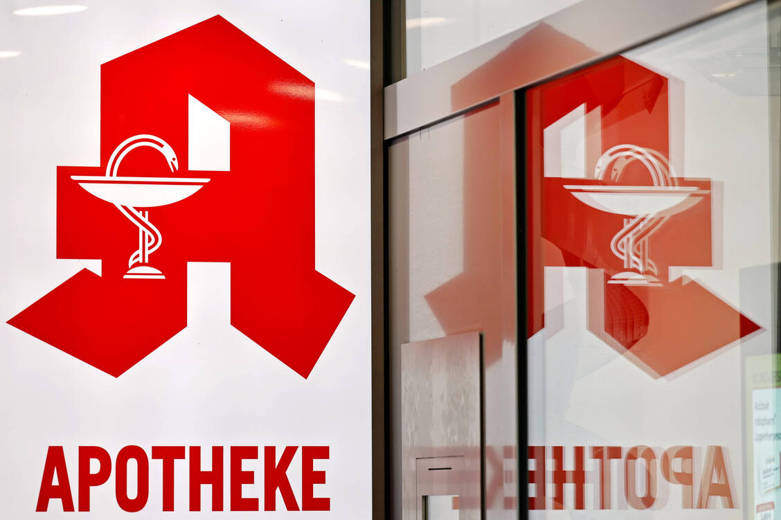 Künftig werden auch Apotheken Covid-19-Impfungen durchführen. Für die Mitarbeiter der jeweiligen Offizin gilt aber deshalb keine generelle Impfpflicht. / Foto: Imago Images/Future Image