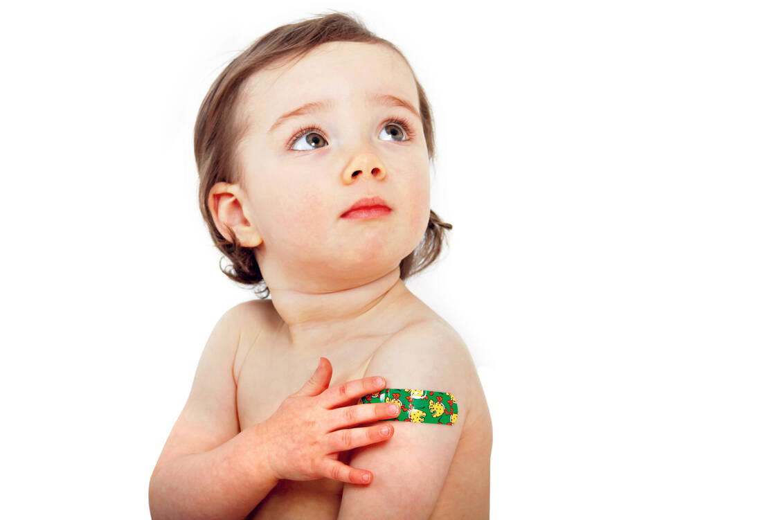 Oft ist die Angst vor dem Piekser schlimmer als das Impfen selbst. Es gibt ein paar Tipps und Tricks, es den Kindern einfacher zu machen. / Foto: Fotolia/athomass