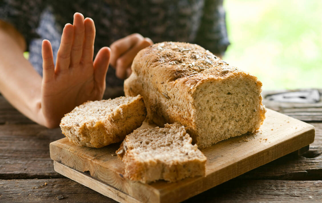 Für Menschen mit Zöliakie kann der Alltag herausfordernd sein, gilt es doch Gluten strikt zu meiden. / © Getty Images/MarsBars