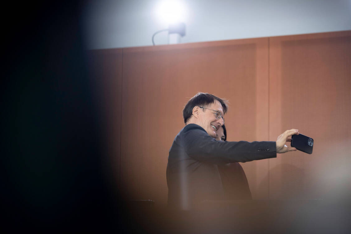 Karl Lauterbach ist heute bei seiner letzten Kabinettssitzung dabei. (Archivbild) / © IMAGO/IPON