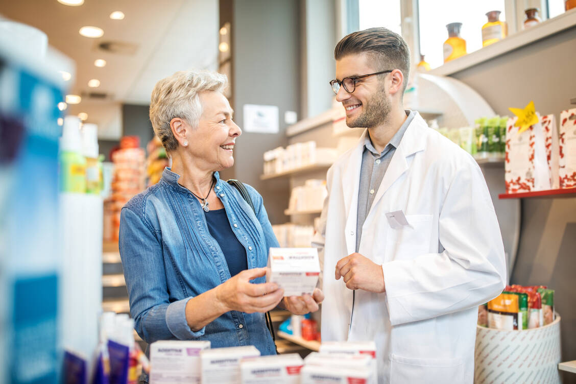 Ob Medikament oder Nahrungsergänzungsmittel: Apotheker sollten grundsätzlich evidenzbasiert beraten. Dabei kann und soll der Patientenwunsch durchaus berücksichtigt werden. / Foto: Getty Images/alvarez