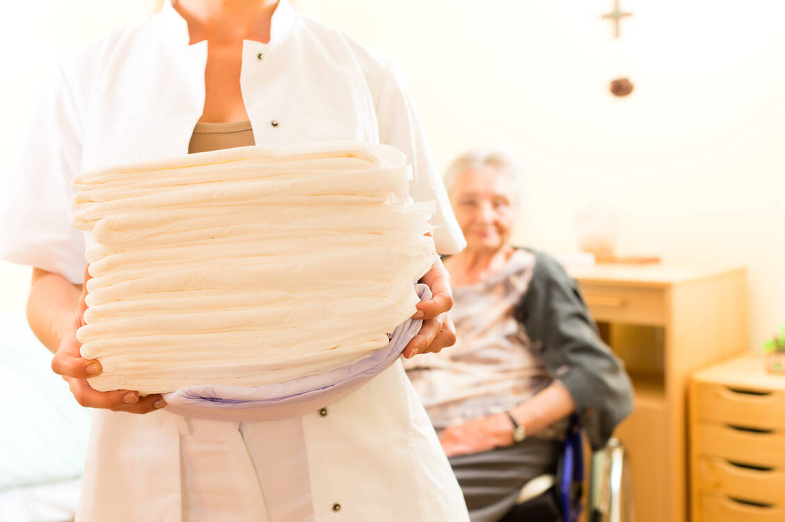 Dass für Apotheken die Pflicht zur Präqualifizierung bei der Hilfsmittelabgabe durch das ALBVVG teilweise entfällt, hat nun ein Sanitätshaus auf den Plan gerufen. / Foto: ©Kzenon - stock.adobe.com