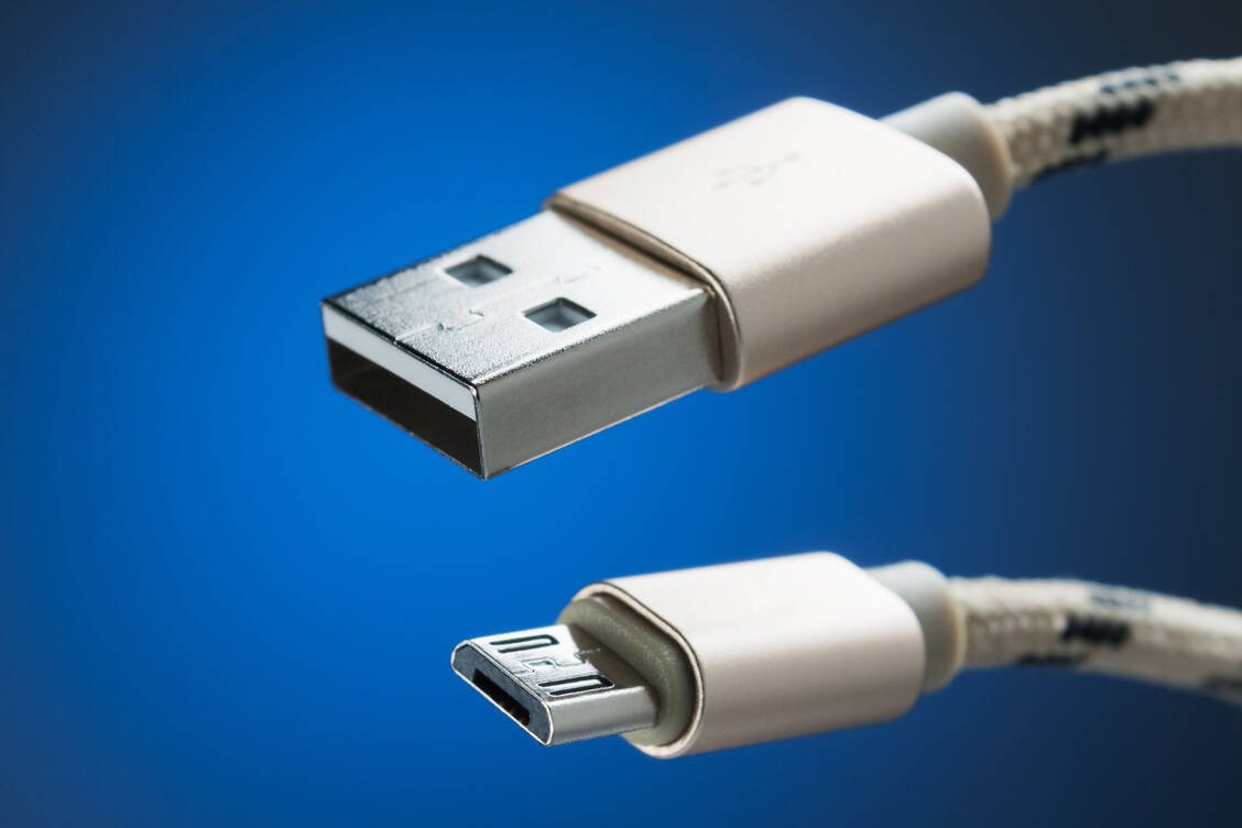 Der Konnektor-Tausch sowie die Erstattungsfrage sorgte für viel Unruhe. Die Bundesregierung erklärt nun, wie es zu der Entscheidung kam. / Foto: Adobe Stock/Alexander