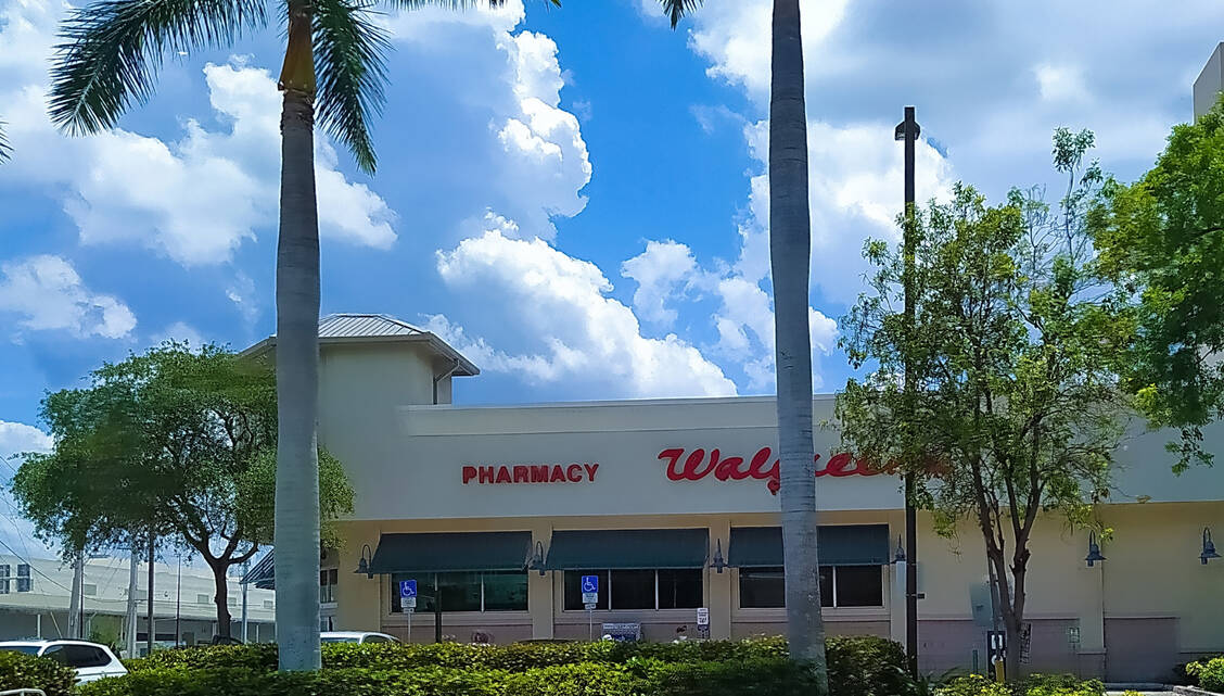 US-Regierung kooperiert mit Walgreens: Da es für die Forschung oft schwer ist, Randgruppen für Studien zu gewinnen, sollen nun Apotheken dabei helfen.  / © Adobe Stock/Solarisys
