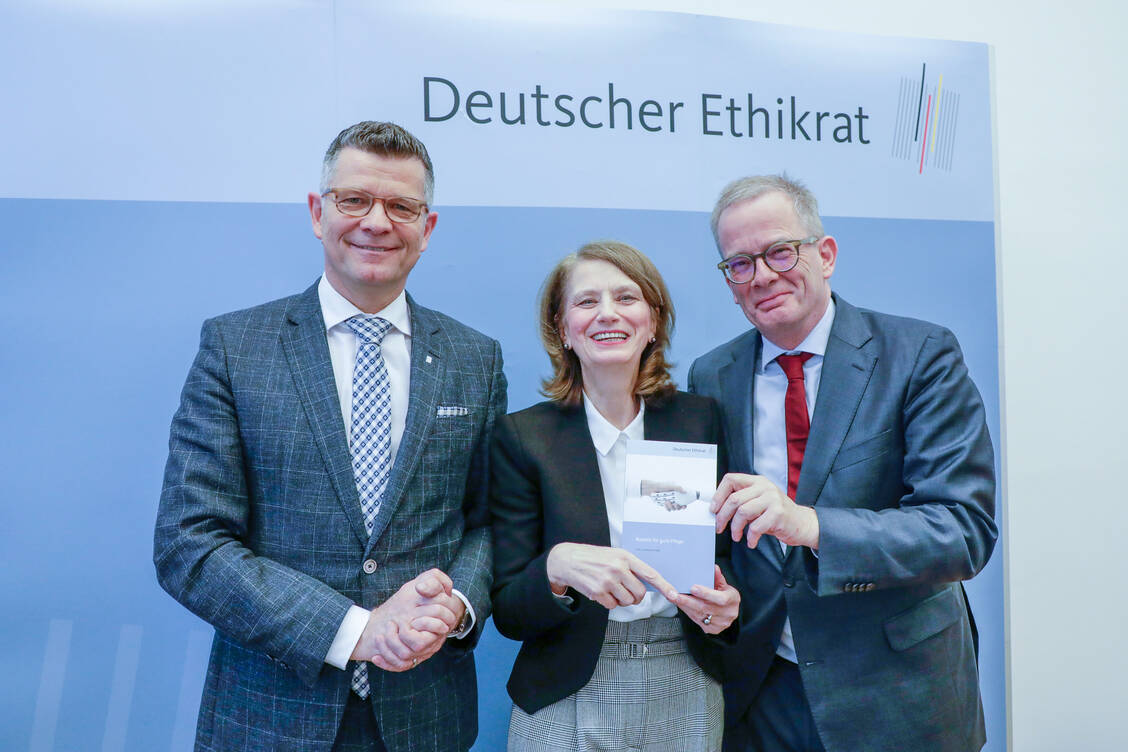 Der deutsche Ethikrat soll auf Anfrage des Gesundheitsministers zum geplanten Corona-Immunitätsausweis Stellung nehmen. Die WHO warnt vor der Einführung solcher Dokumente, weil nicht sicher sei, ob und wie lange eine Immunität auch nach überstandener Infektion mit Covid-19 überhaupt besteht.  / Foto: Archiv/Deutscher Ethikrat/Reiner Zensen