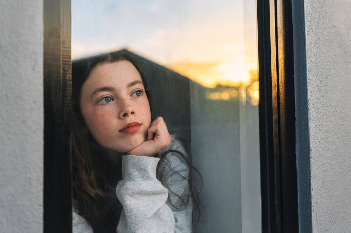 »Die Mehrheit der Kinder und Jugendlichen ist psychisch gesund, wobei das nicht bedeutet, dass alle immer nur happy und glücklich sind«, so eine Psychologin. / © Getty Images/Justin Paget