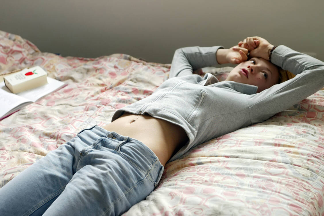 Essstörungen sind bei Mädchen und jungen Frauen verbreitet. In der Pandemie hat die Zahl der Erkrankten deutlich zugenommen. / Foto: Adobe Stock/Franz Pfluegl
