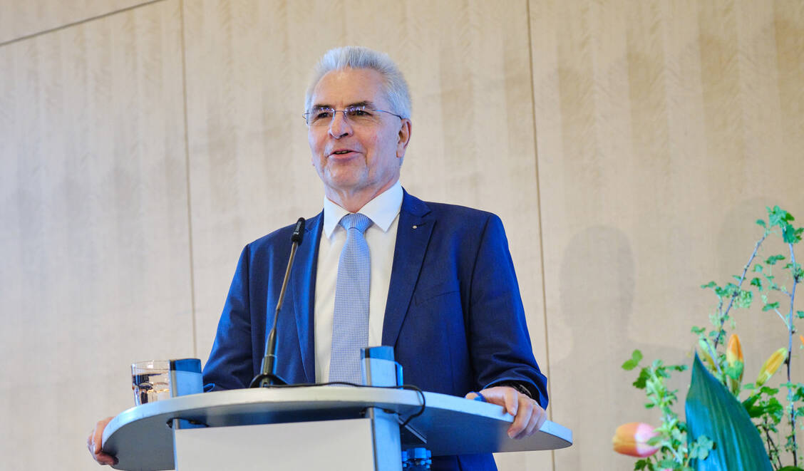 Flammendes Plädoyer für die inhabergeführte Apotheke: Dr. Hans-Peter Hubmann, Vorsitzender des Bayerischen Apothekerverbands (Archivbild) / Foto: PZ/André Wagenzik