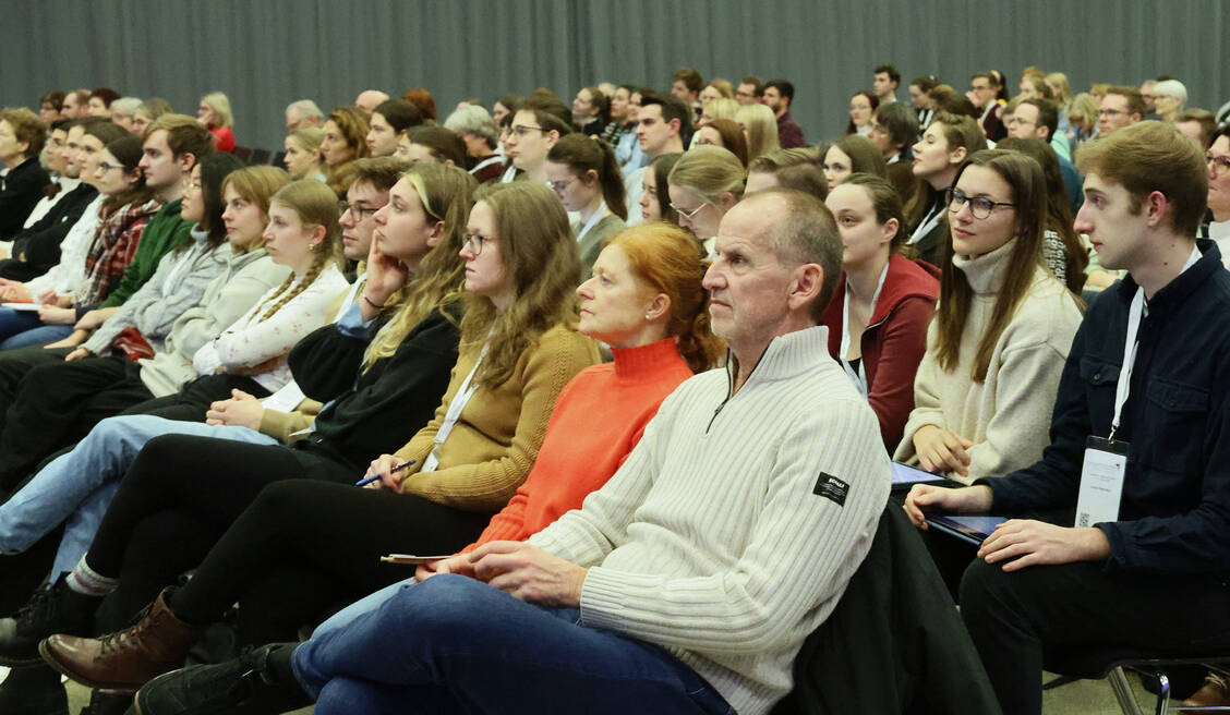 Fortbildungshungrige en masse: Das Thema von Pharmacon Schladming 2024 lautet »Autoimmunerkrankungen und Allergien«. / Foto: PZ/Alois Müller