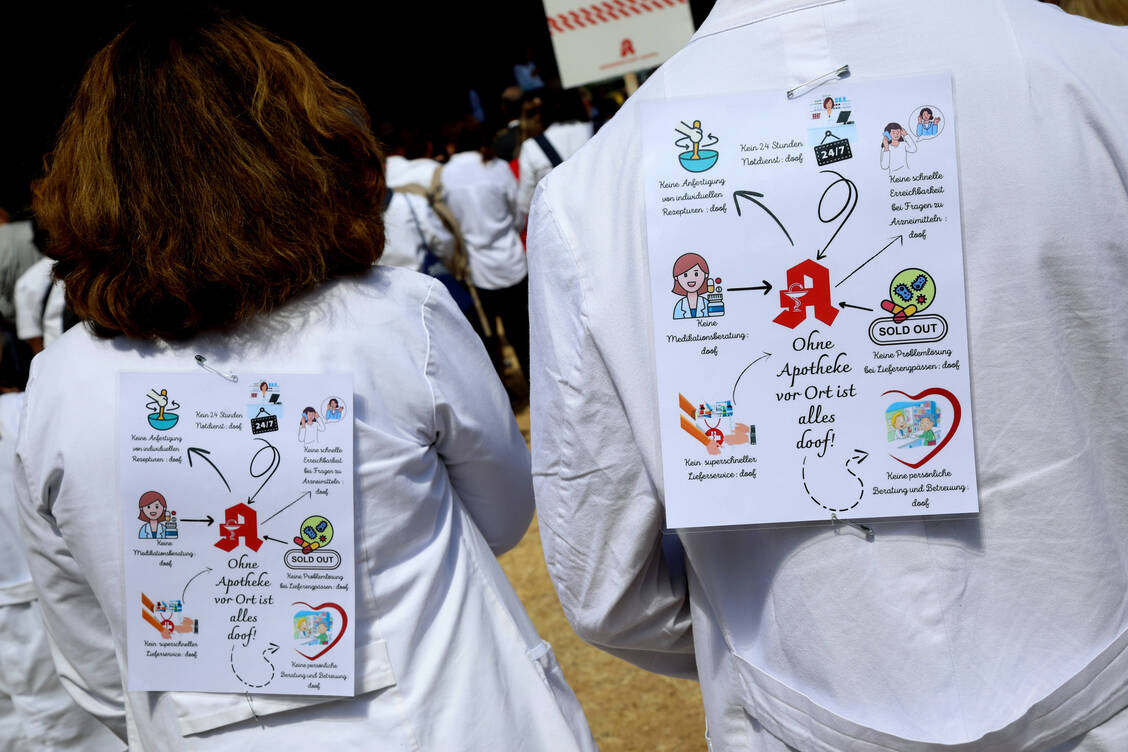 Die Unverzichtbarkeit der Apotheken scheint allen klar zu sein – außer der Politik. Deshalb ruft die ABDA am 23. März zum bundesweiten Apothekenstreik auf. Doch was würde passieren, wenn man den Ernstfall eintreten lässt?  / © Imago / Müller-Stauffenberg