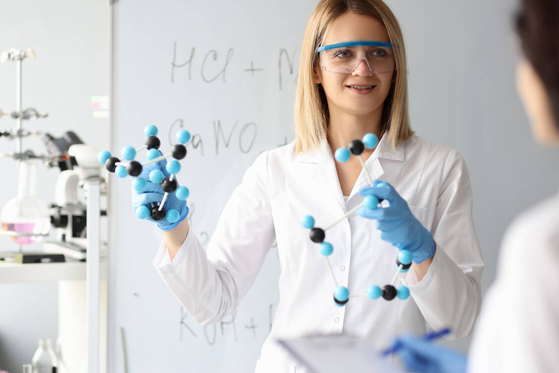 Wissenschaftliche Sprache muss klar sein. Die internationalen Freinamen für Wirkstoffe sind weltweit eindeutig. / Foto: Adobe Stock/megaflopp