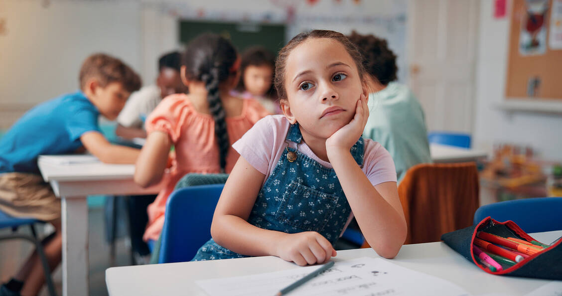 ADHS kann viele Aspekte des Alltags, etwa in der Schule, erheblich beeinträchtigen. / © Getty Images/Jacob Wackerhausen