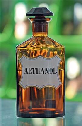 Ethanol ist als Lösungs­mittel oder zur Konservierung in vielen Arznei­mitteln enthalten, oft jedoch nur in geringen Mengen.
<p class="fotonachweis">Foto: Fotolia/monropic</p>