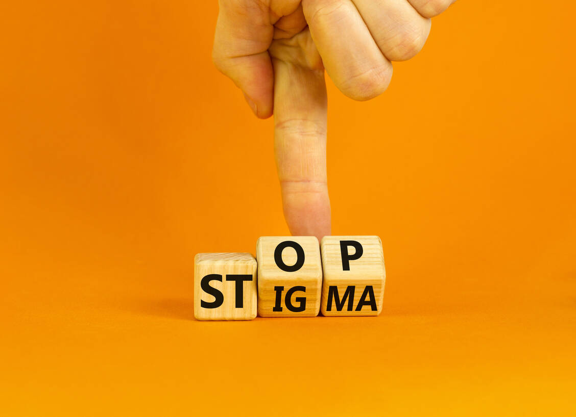 Einfache Bezeichnungen für neue Erkrankungen stimmen oft nicht und führen zur Stigmatisierung der betroffenen Region oder Gruppe. / Foto: Adobe Stock/Dzmitry