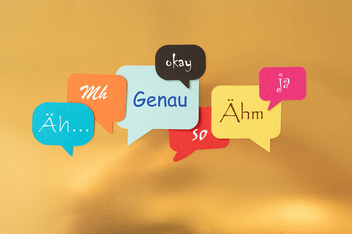 Ein Äh-Laut überbrückt nicht nur die Pausen, sondern entspannt auch die Sprechwerkzeuge. / Foto: Adobe Stock/vegefox.com