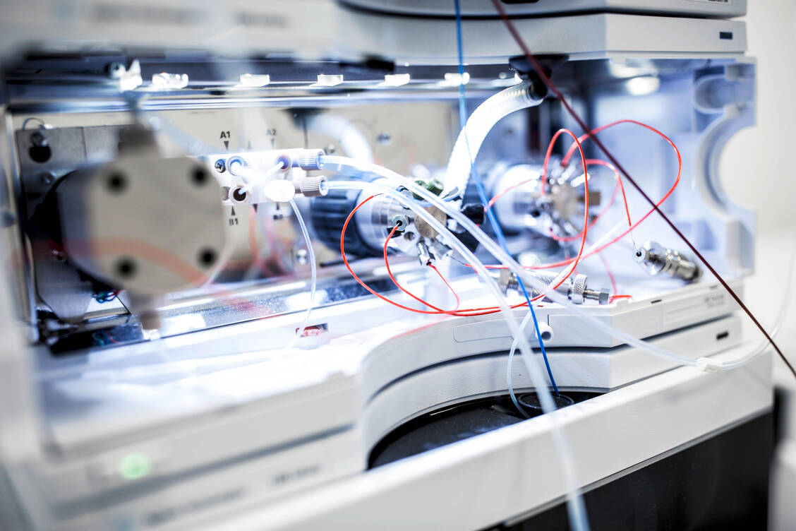Alle Zulassungsinhaber für Humanarzneimittel, die chemisch synthetisierte Wirkstoffe enthalten, müssen ihre Arzneimittel vorsorglich auf das mögliche Vorhandensein von Nitrosaminen prüfen. / Foto: Imago/Science Photo Library
