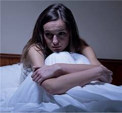 Wer nicht schlafen kann, sollte nicht im Bett bleiben, sondern aufstehen, bis er müde genug ist, um nach dem Hinlegen gleich  einzuschlafen.
<p class="fotonachweis">Foto: Shutterstock/Photographee.eu</p>