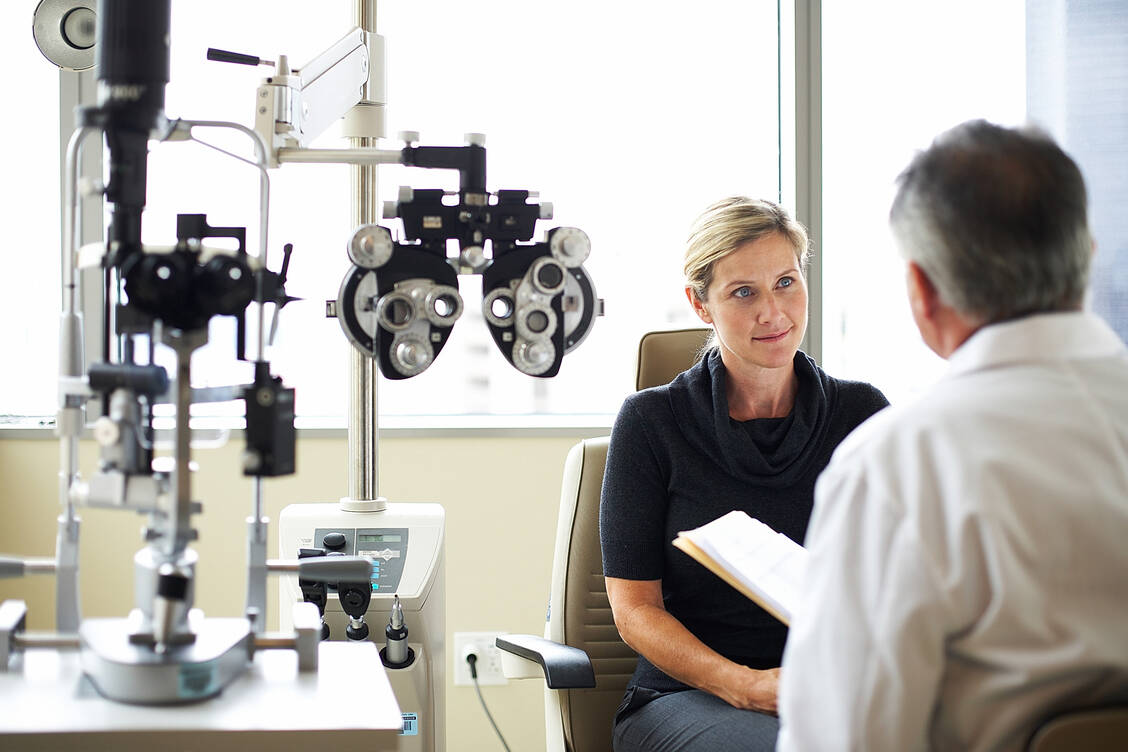 »Rechtzeitige und regelmäßige Untersuchungen beim Augenarzt sind der beste Schutz der Augen«, sagt Professor Dr. Focke Ziemssen als Facharzt für Augenheilkunde.  / Foto: Getty Images/Thomas Northcut