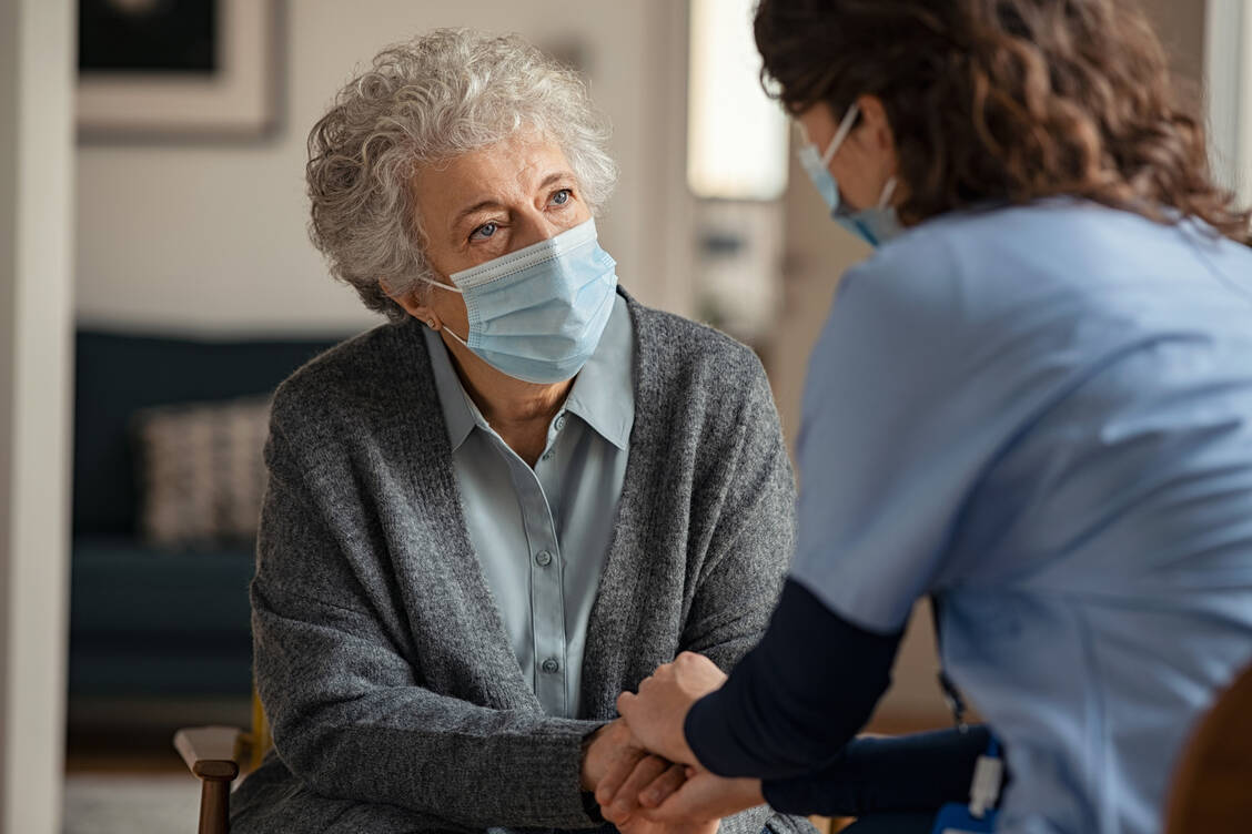 Für vulnerable Personen wie ältere, nicht geimpfte oder immunsupprimierte Menschen stuft die ECDC die Gefahr durch XBB.1.5 als moderat bis hoch ein. / Foto: Adobe Stock/Rido