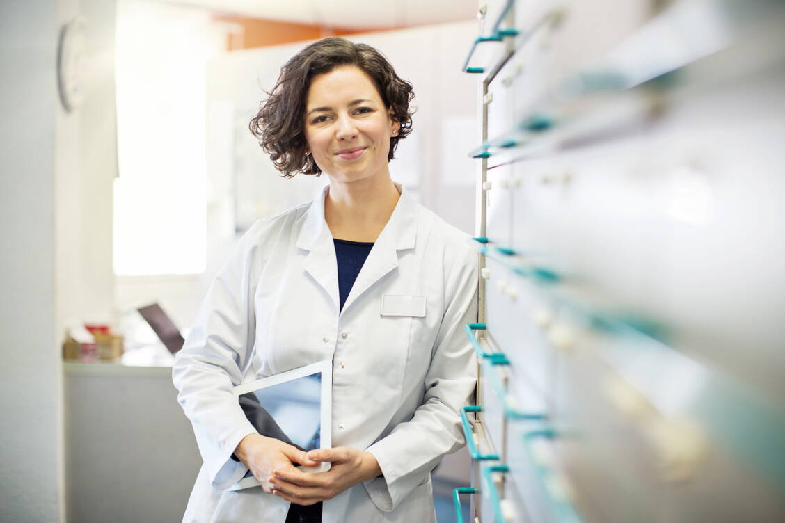 Wie können Apotheker den Betrieb in Pandemiezeiten aufrechterhalten? Die Apothekerkammern geben wichtige Hinweise. / Foto: iSTock/alvarez
