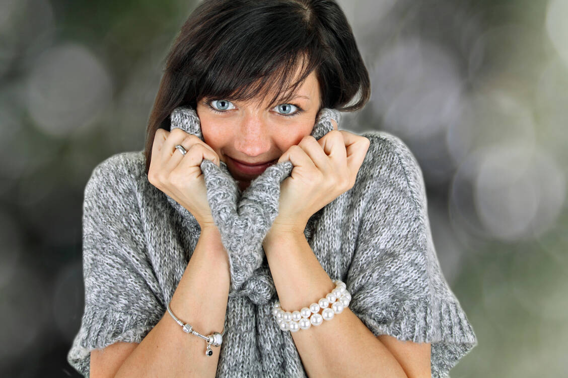 Körperreaktionen verstehen: Wer mentale Techniken einsetzt, kann etwa das Erröten bei Stress in den Griff bekommen. / © Adobe Stock/K.- P. Adler