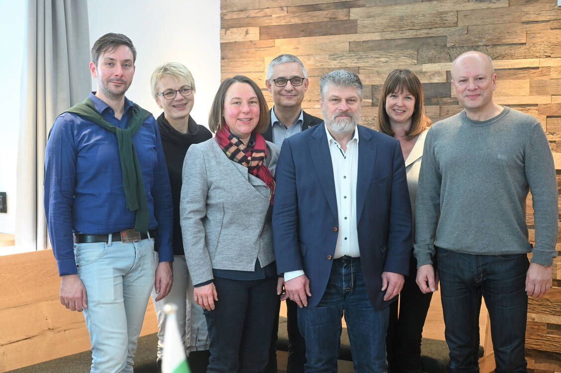 Der neue Vorstand des Sächsischen Apothekerverbands von links nach rechts:  Sebastian Michael, Kornelia Witzel, Eike Barthel, Uwe Bauer, Thomas Dittrich, Susanne Donner, Reinhard Groß. / Foto: Sächsischer Apothekerverband