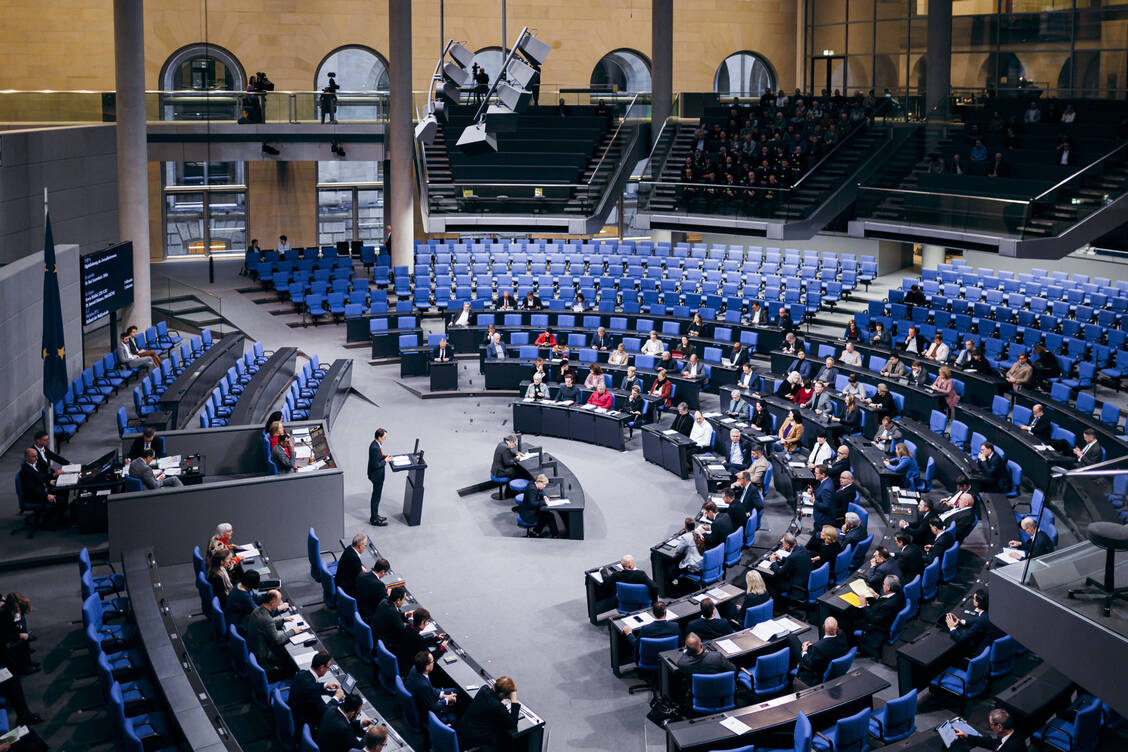 Unmut in den eigenen Reihen: Mit Blick auf seine geplante Apothekenreform muss Bundesgesundheitsminister Karl Lauterbach mit deutlichem Gegenwind rechnen (Archivbild). / Foto: IMAGO/photothek