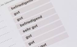 Sehr gut, gut oder nur befriedigend? Professor Dr. Hartmut Morck bewertete in seinem Vortrag neu zugelassene Arzneimittel.
<p class="fotonachweis">Foto: Fotolia/rosaampel</p>