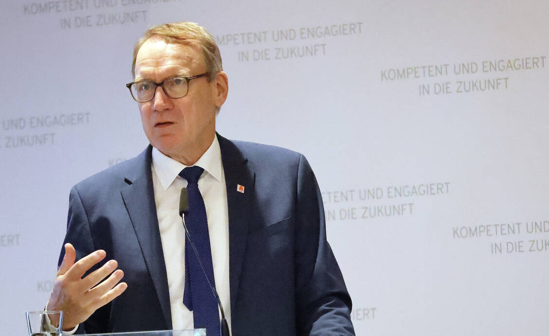 Apothekerinnen und Apotheker seien »die letzte Kontrollinstanz vor der Abgabe von Arzneimitteln«, betonte ABDA-Präsident Thomas Preis. / © AVNR/Alois Müller