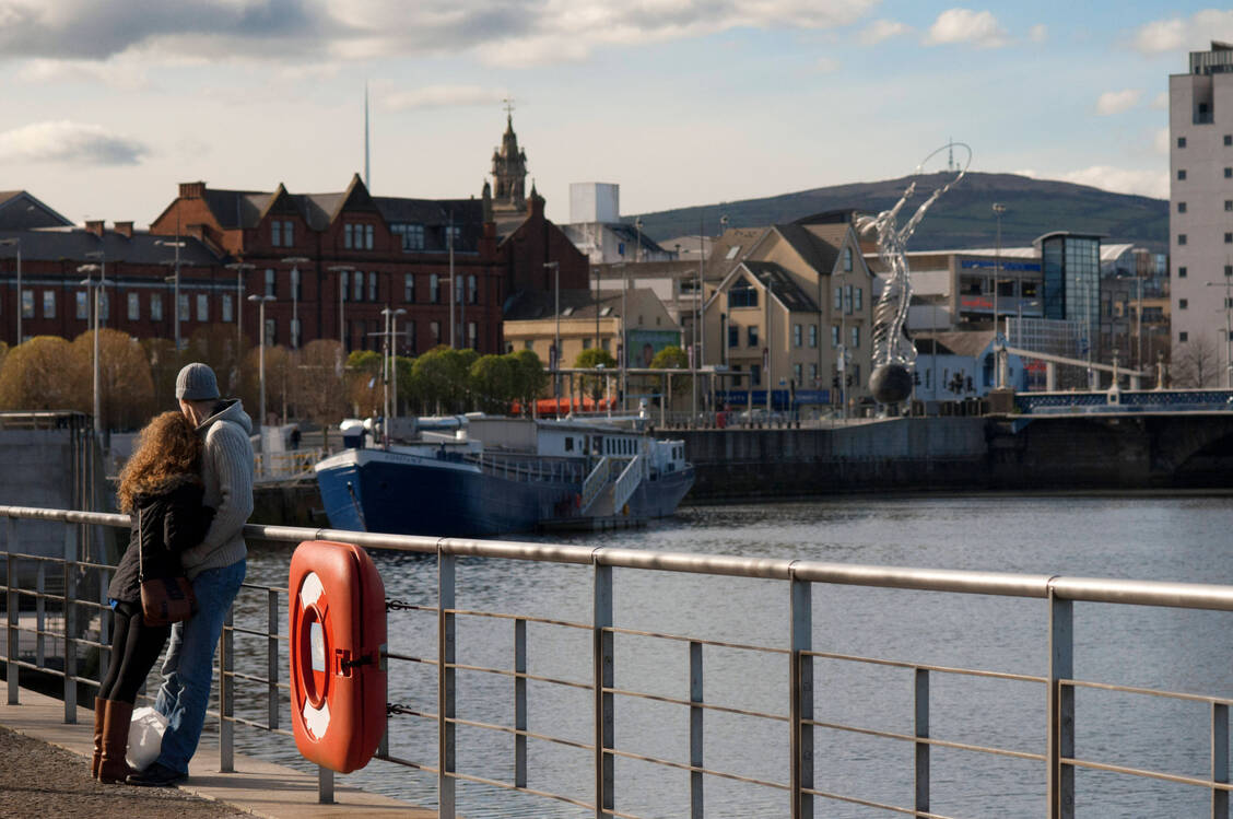 Auch die Arzneimittelversorgung für die nordirische Hauptstadt Belfast ist laut der EU-Mitteilung gesichert. Bestimmte Ausnahmeregelungen für britische Medikamente gelten nun rückwirkend zum 1. Januar 2022. / Foto: Imago Images/VWPics