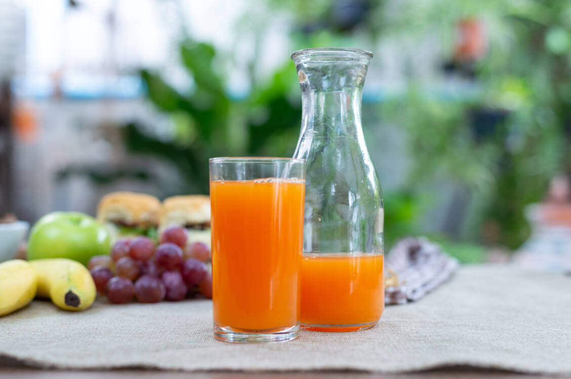 Die Hälfte der Multivitaminsäfte rasselte mit den Noten »mangelhaft« und »ungenügend« beim Test durch. / © Getty Images/Tfilm