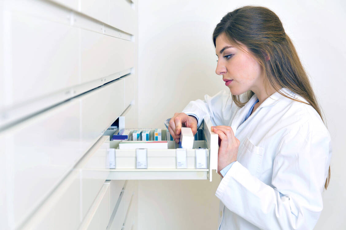 Das Bundesministerium für Gesundheit soll künftig Daten zur Anzahl der abgegebenen Rx-Packungen beim Deutschen Apothekerverband einfordern können. / Foto: Imago/Westend61