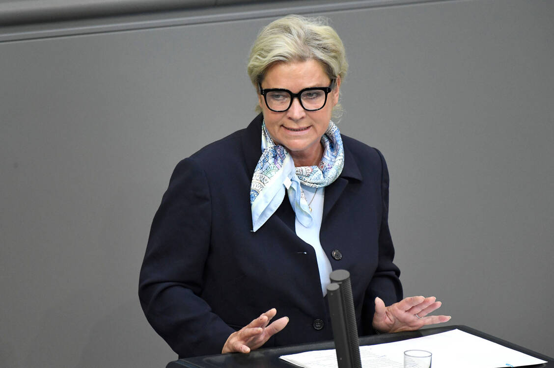 »Nicht jede Impfung zwingend in einer Arztpraxis«: Unions-Gesundheitssprecherin Simone Borchardt (CDU) kritisiert die Ärzte-Kampagne gegen Apothekenleistungen und ruft zu einem Miteinander der Heilberufe auf. / © Imago/Future Image