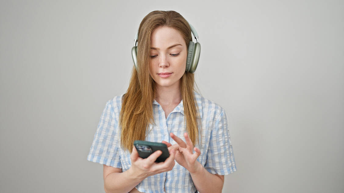 Jetzt ist genau der richtige Zeitpunkt, um per Podcast für das Pharmaziestudium und den Apothekerberuf zu werben, findet die Landesapothekerkammer Thüringen (LAKT). Zwei Folgen von »Dein Rezept fürs Leben« sind bereits online. / Foto: Adobe Stock/Krakenimages.com