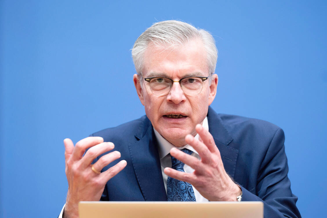 Im Gesundheitssystem bestünden »Effizienzprobleme«, so der Wirtschafsweise Werding. Die neue Bundesregierung müsse diese angehen. / © IMAGO/IPON