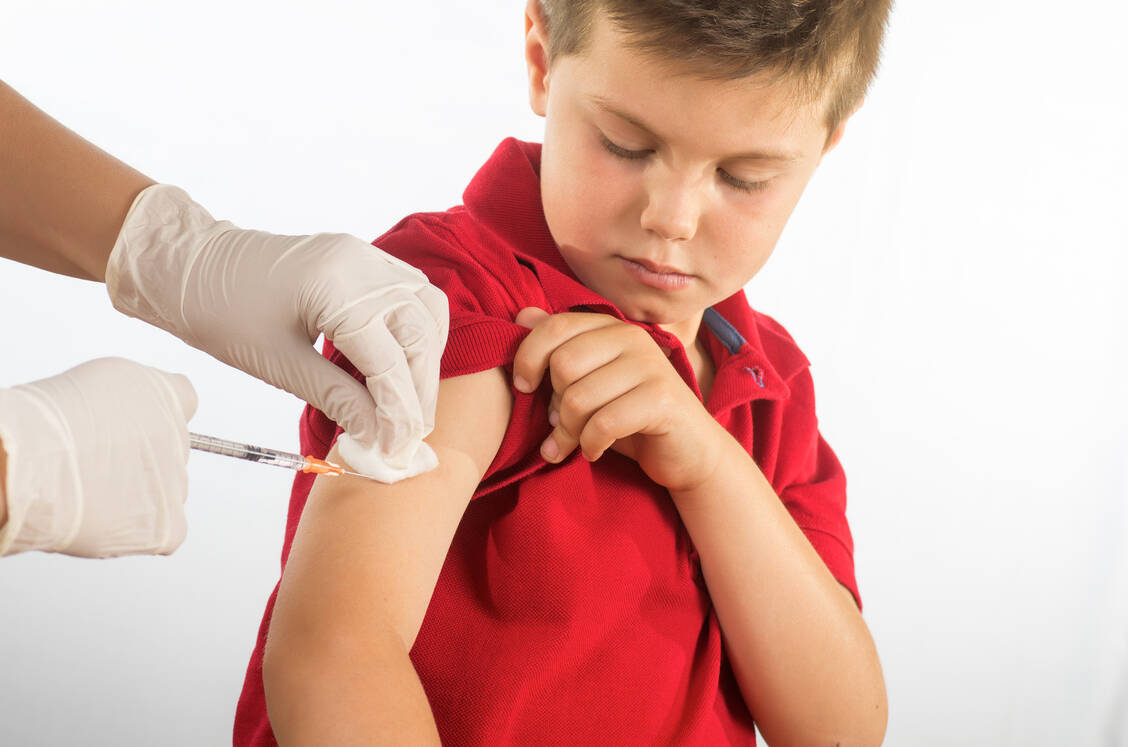 Kinder mit schweren Grunderkrankungen können auch off Label gegen Covid-19 geimpft werden. / Foto: Adobe Stock/luiscarceller