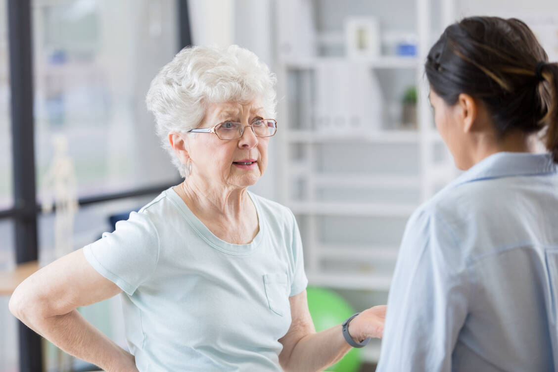 Unter einer Statin-Therapie klagen nicht wenige Patienten über Muskelschmerzen. Dies kann aber viele Gründe haben und nicht immer ist das Statin schuld.  / Foto: Getty Images/SDI Productions