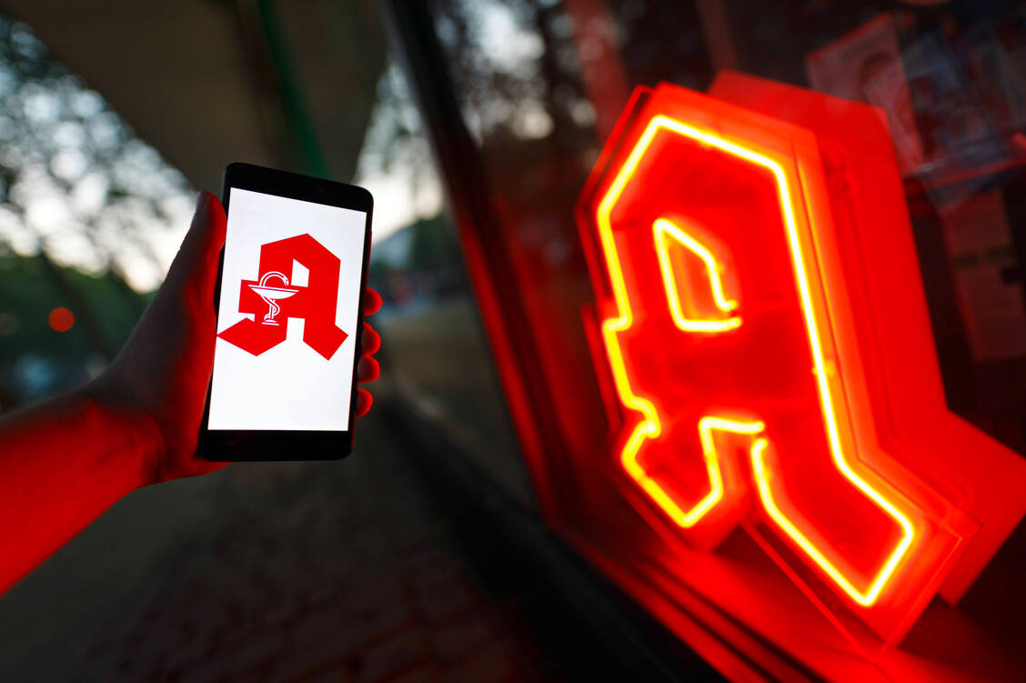 Dass ab dem 1. Januar 2022 in allen Arztpraxen E-Rezepte erzeugt und diese in Apotheken abgewickelt werden können, wird immer unrealistischer. / Foto: imago images / Future Image