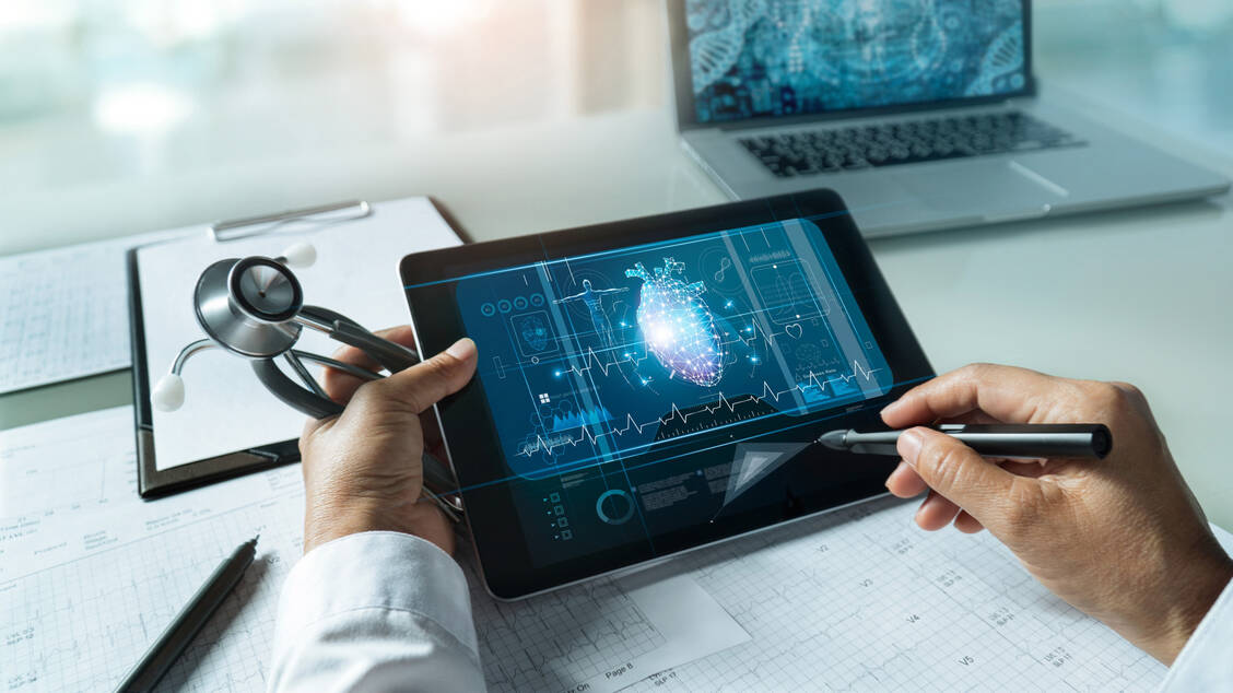 Bisher bleiben in Deutschland viele Daten ungenutzt. Mit einer Nationalen Datenstrategie will die Bundesregierung das ändern. Ziel ist unter anderem, die Gesundheitsversorgung zu verbessern. / Foto: Adobe Stock/ipopba