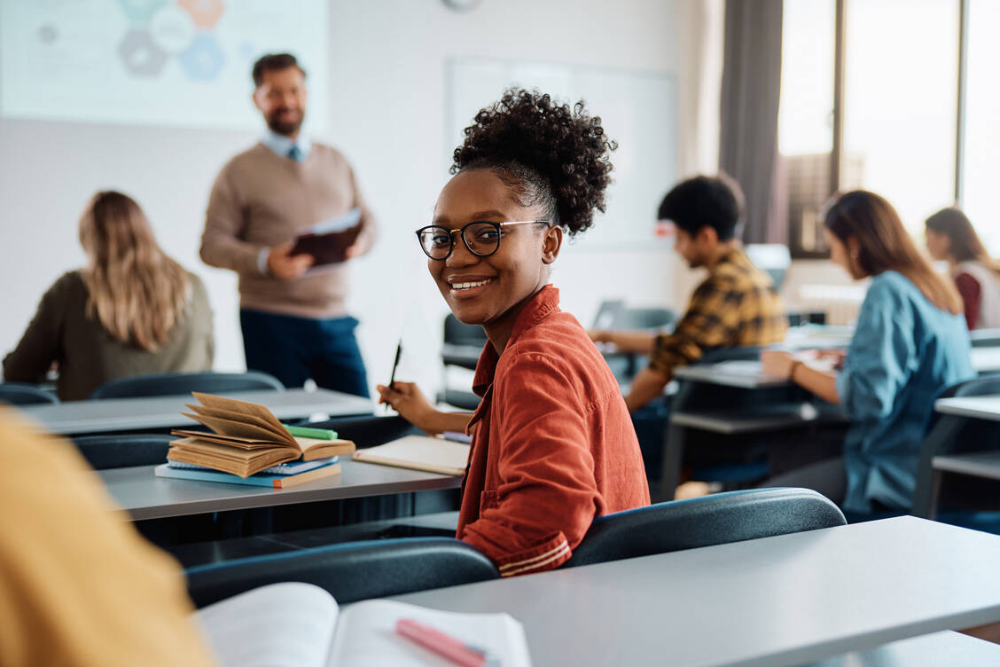 Wer sich für die Arzneimittelentwicklung und -zulassung interessiert, findet an der Universität Freiburg eine entsprechende Spezialisierungsmöglichkeit.  / Foto: Adobe Stock/Drazen