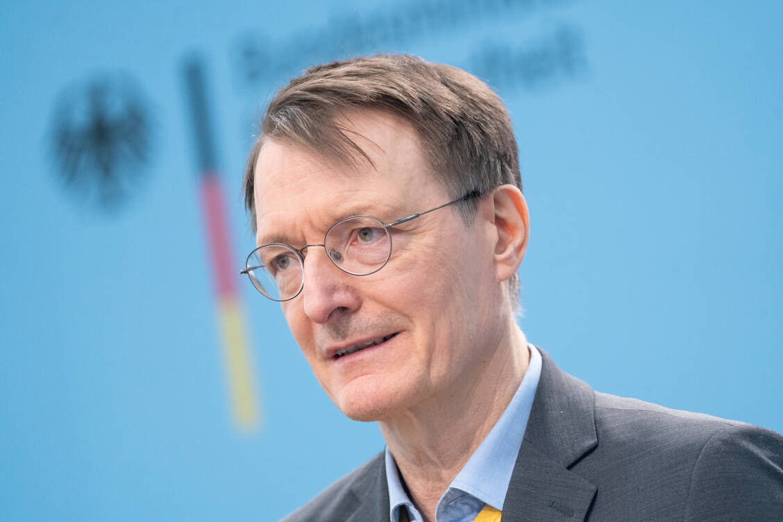 Gesundheitsminister Lauterbach möchte die Suizidrate in Deutschland senken.  / Foto: IMAGO/Chris Emil Janßen